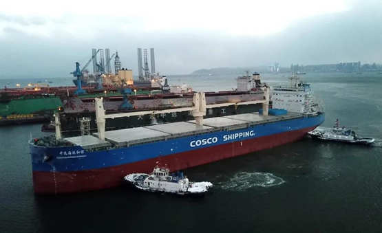 大连中远海运重工一艘62000吨多用途纸浆船顺利完成试航