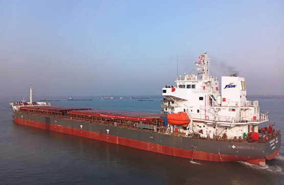 芜湖造船一艘8000吨散货船离厂试航