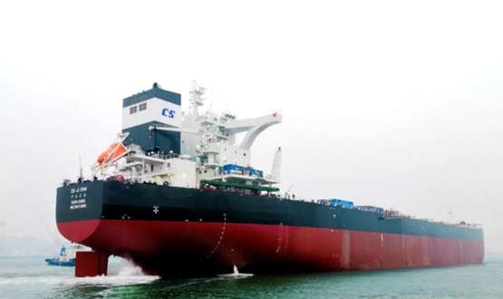 武船集团北船重工18万吨散货船出海试航