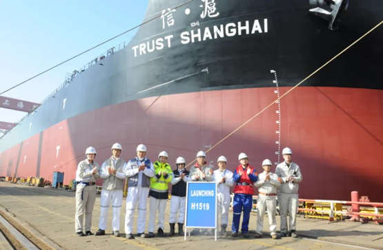 21万吨纽卡斯尔型散货船H1519出坞仪式现场