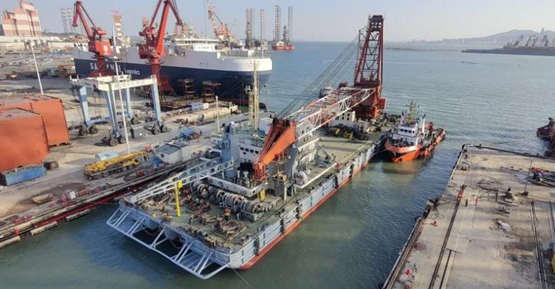 烟台打捞局船舶修造中心顺利完成2021年首次出坞作业