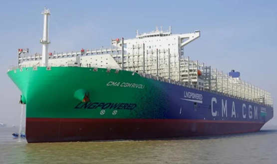 沪东中华23000箱集装箱船“达飞里沃利”轮交船签字