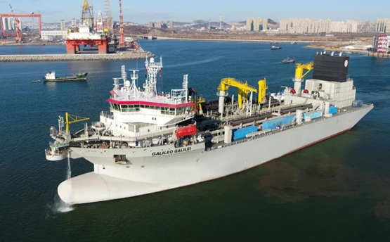 大连中远海运重工交付18000立方米耙吸式挖泥船