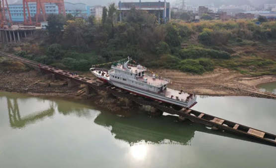 中船广西：广东内河40米级巡逻船顺利下水
