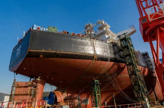 舟山中远海运重工同日完成两船发电机动车节点