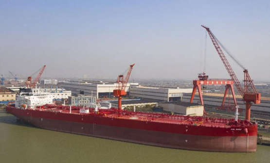 扬州中远海运重工顺利交付一艘11.4万吨成品油轮