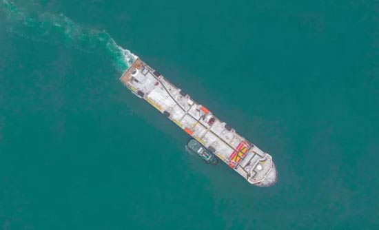中集来福士建造的南极磷虾运输船交付离港