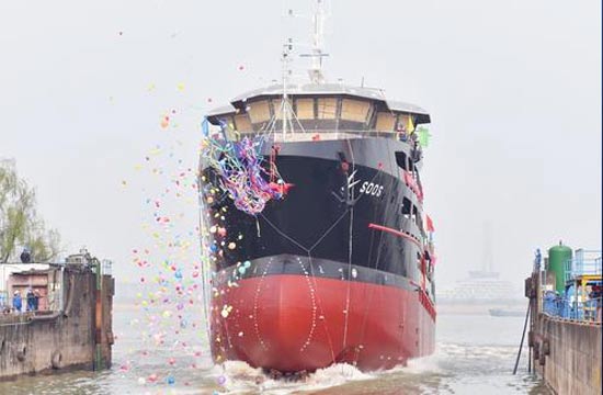 世界先进的生态活鱼运输船在镇江船厂下水