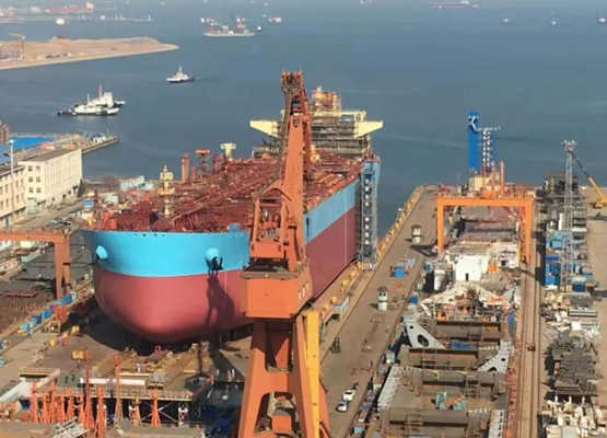 大船集团为马士基油轮建造第6艘11万吨原油/成品油船下水
