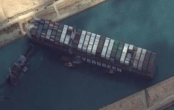 外媒：堵塞苏伊士运河货轮船身已摆正 恢复正常航线