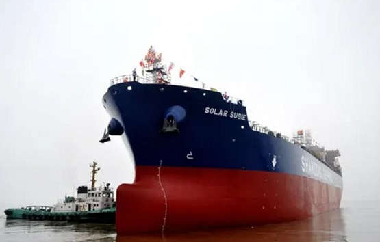 新时代造船一艘50000吨化学品油船顺利下水