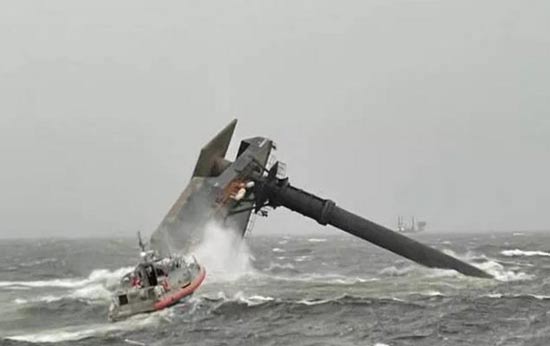  一座liftboat在美国路易斯安那州海域倾覆，12人失踪