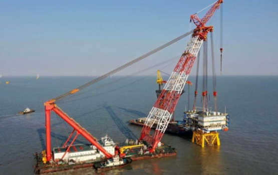 韩通集团海洋水建：三峡新能源如东H10海上升压站成功吊装