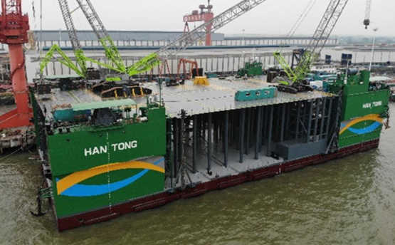 韩通集团海洋水建改建的“汉拿山”号半潜式风机安装船交接