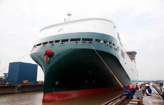 南京金陵为芬兰船东建造的5800米车道货物滚装船顺利出坞