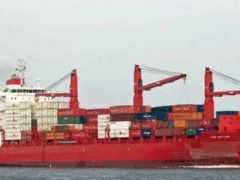 兩艘共載兩千多個箱子的集裝箱船被扣押；聚焦上海港