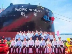 南京金陵為香港明華建造第四艘62000噸超靈便型多用途重吊船提前交付