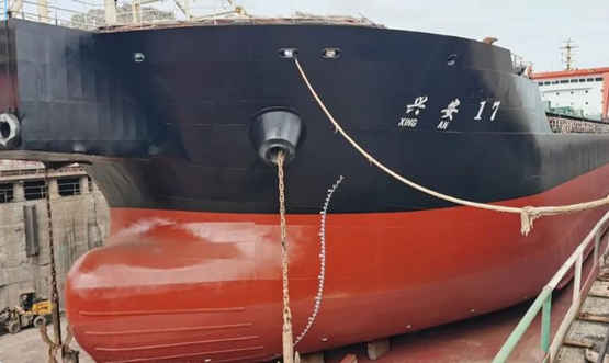 鱼童船舶漆服务的160m吸沙船兴安17