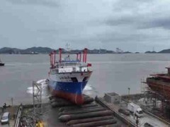 浙江首艘2000吨级全电推进海洋科考试验船涉水