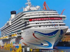 我国第二艘国产大型邮轮“爱达·花城号”今日正式出坞